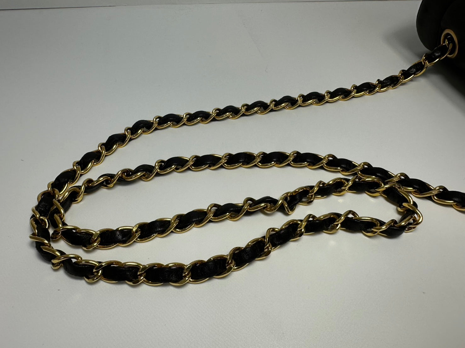 シャネル ダイアナ チェーンショルダーバッグ ブラック ゴールド金具 ラムスキン マトラッセ 鞄